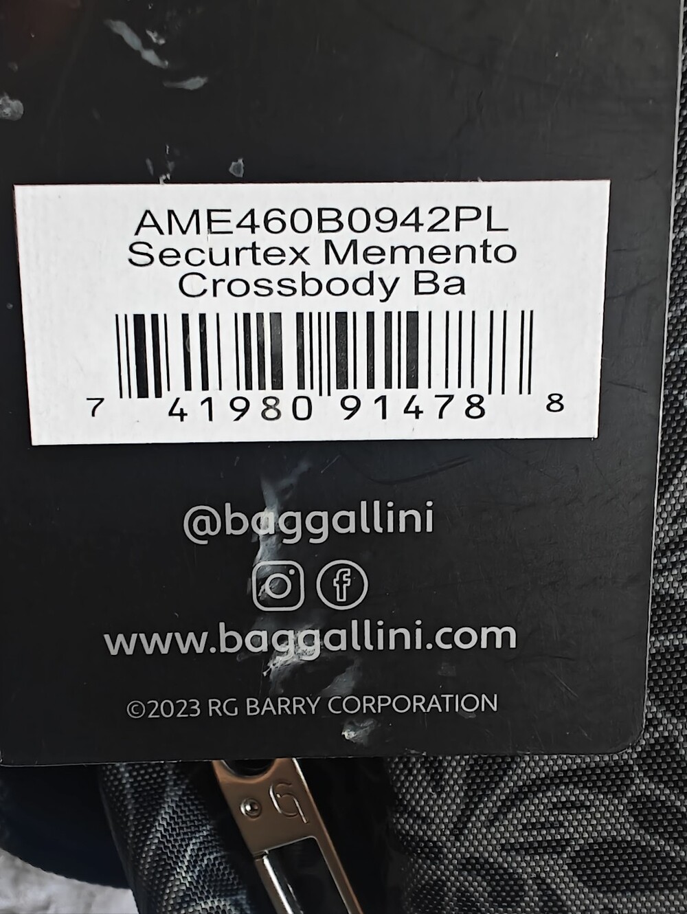 Baggallini Black Gray Floral Travel Pouch
Securtex Anti-Theft Memento Crossbody - Picture 8 of 11